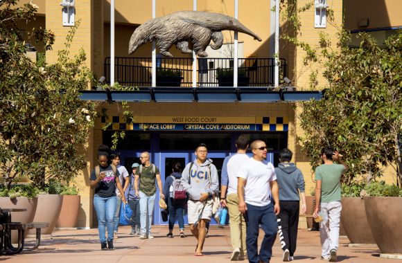Students in front of UCI mascot